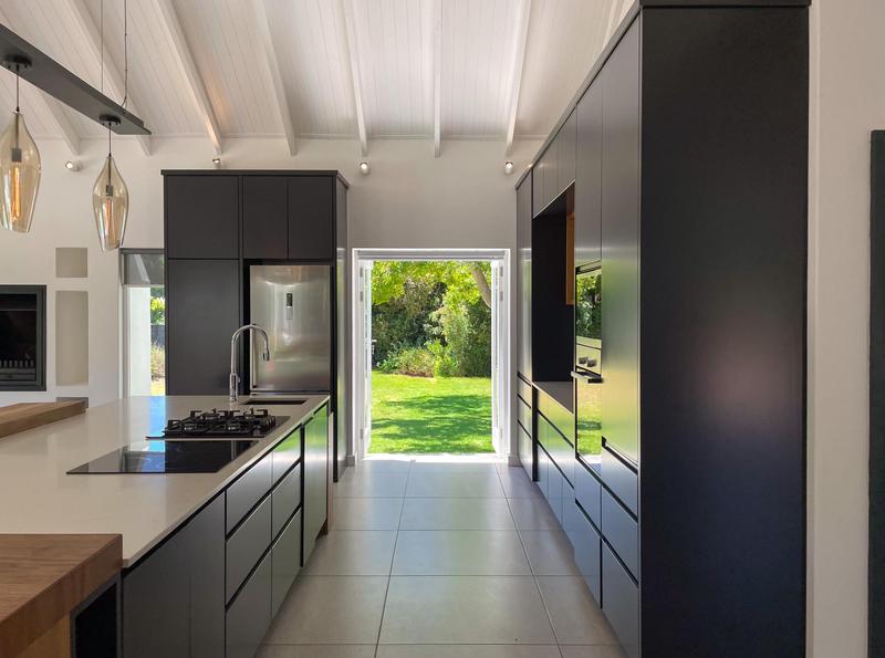 To Let 6 Bedroom Property for Rent in Constantia Western Cape